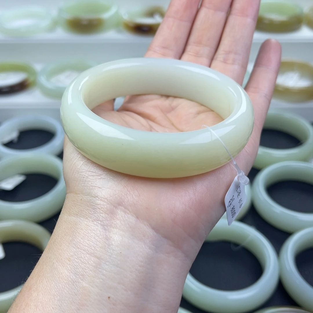 和田玉未镶嵌手镯