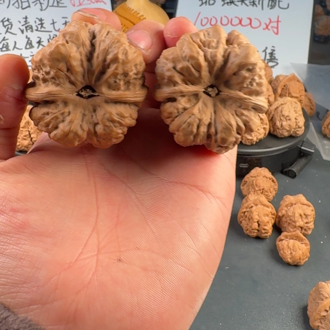 不***财文玩核桃吊坠蛤蟆的眼睛是真的好看啊我