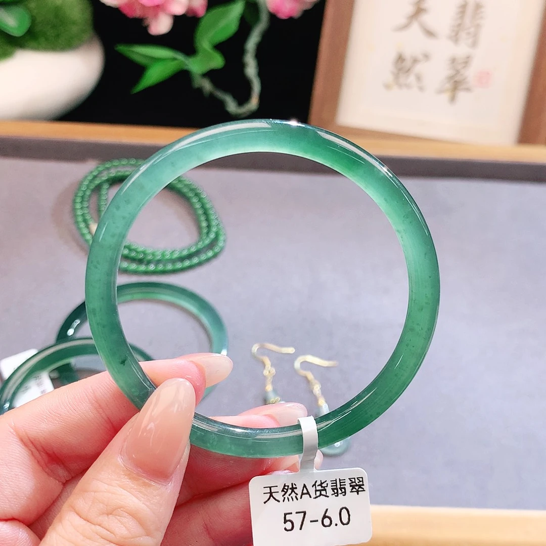 未镶嵌手镯（圆镯）翡翠