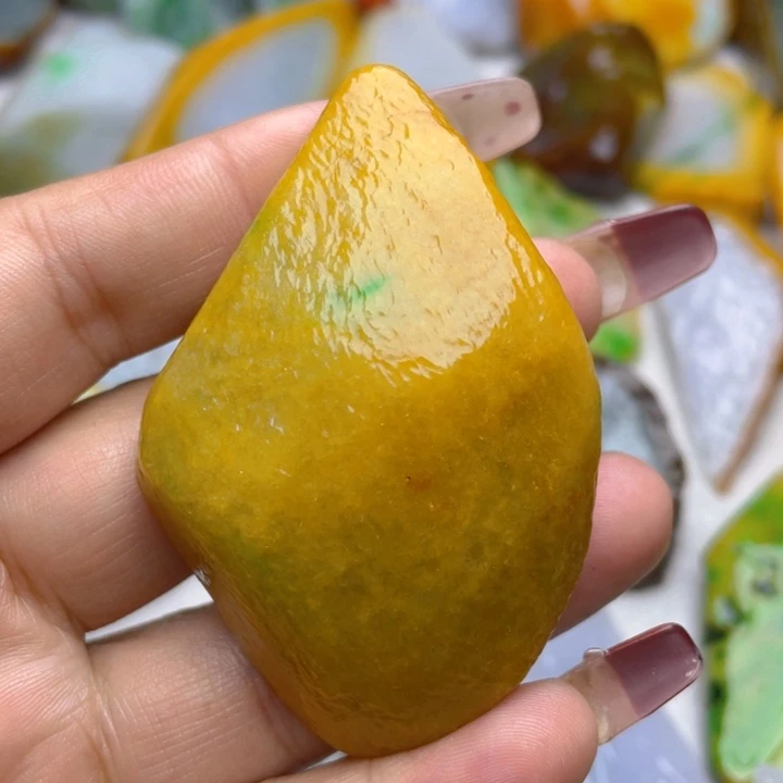 翡翠挂件未镶嵌翡翠