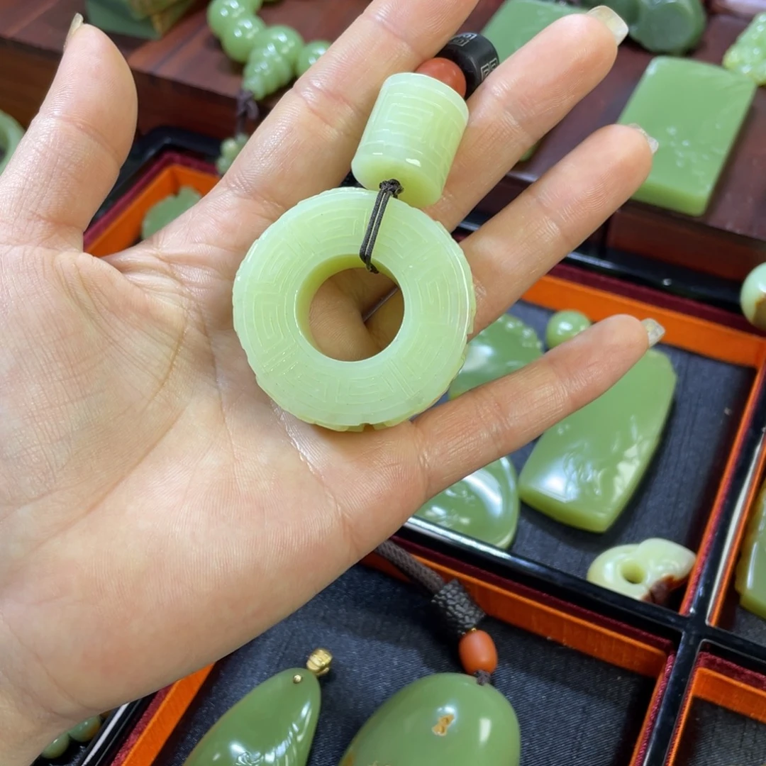 透闪石质玉未镶嵌发饰