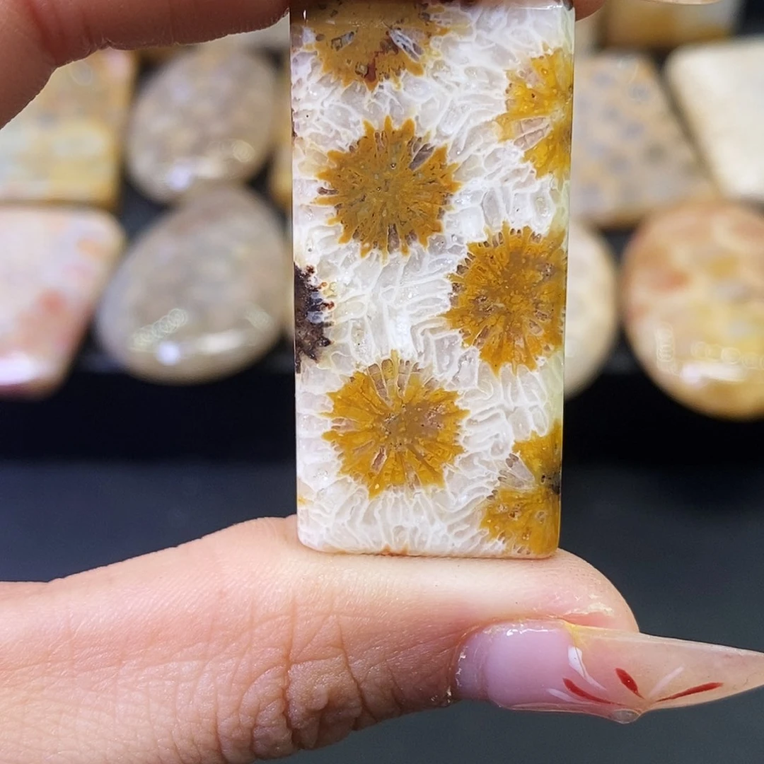 硅化玉颈饰合金?**事