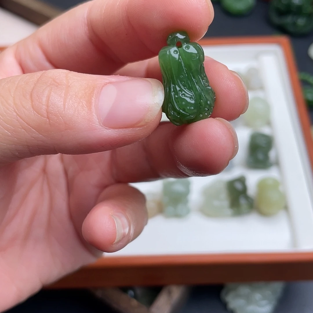 和田玉未镶嵌颈饰碧玉小白菜配饰