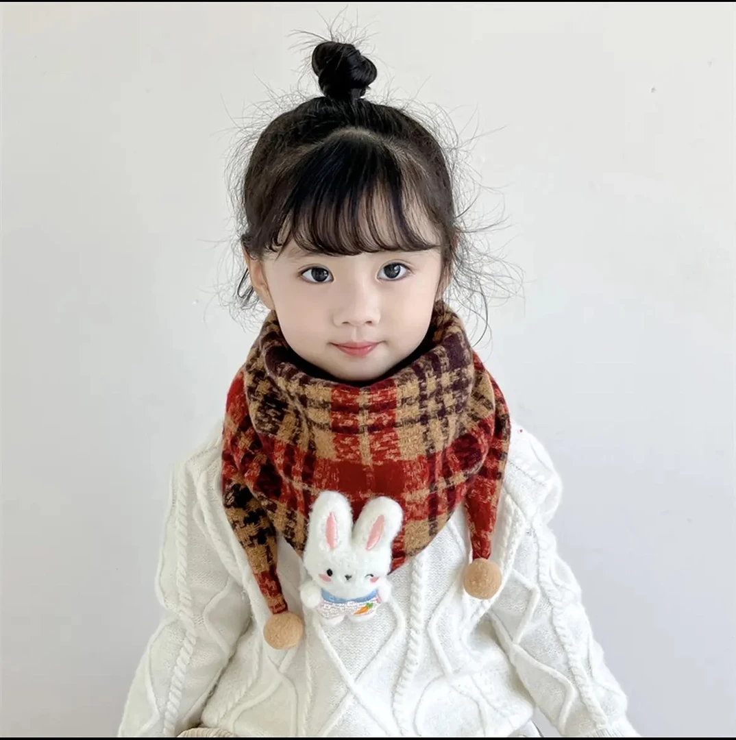 宝宝围巾秋冬男女童新款格子三角巾加厚保暖外出防风儿童围脖洋气