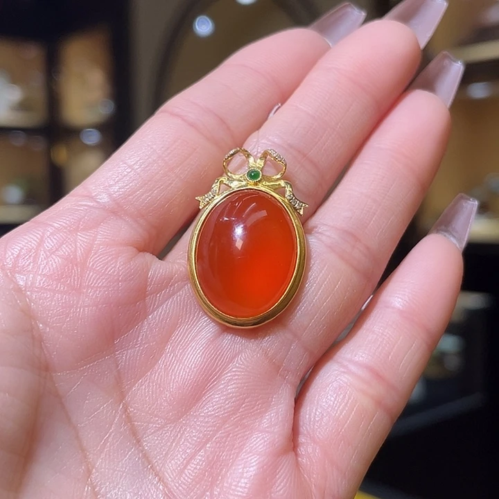 颈饰18K金镶嵌南红玛瑙