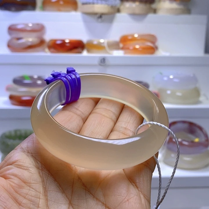 玛瑙/玉髓手镯未镶嵌江****。58.1/17.4