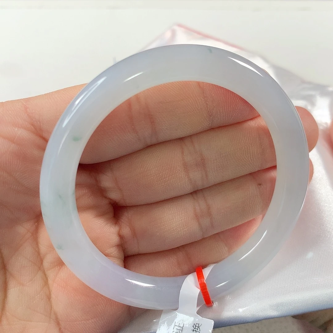 翡翠手镯未镶嵌⑧④