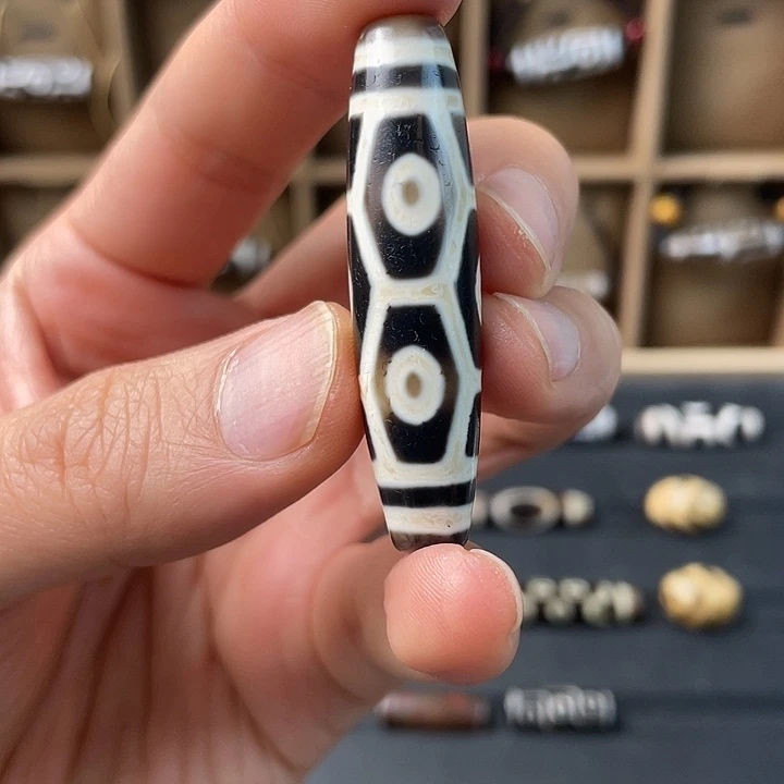 日***间玛瑙/玉髓未镶嵌颈饰