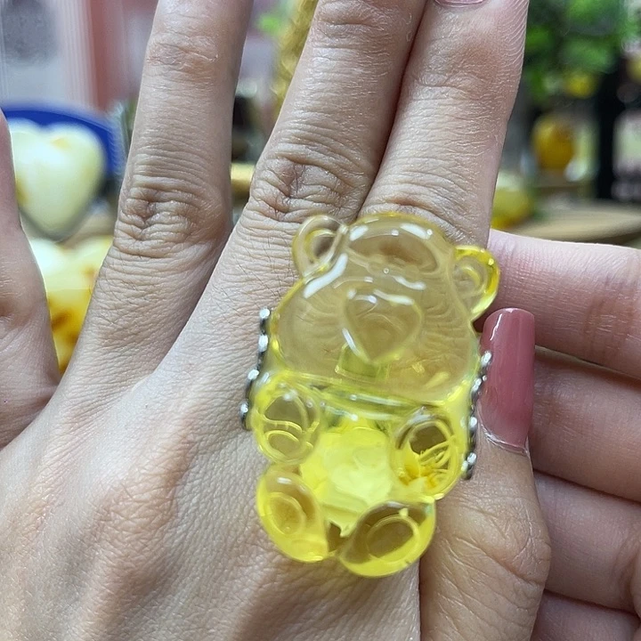 未镶嵌颈饰琥珀戒指
