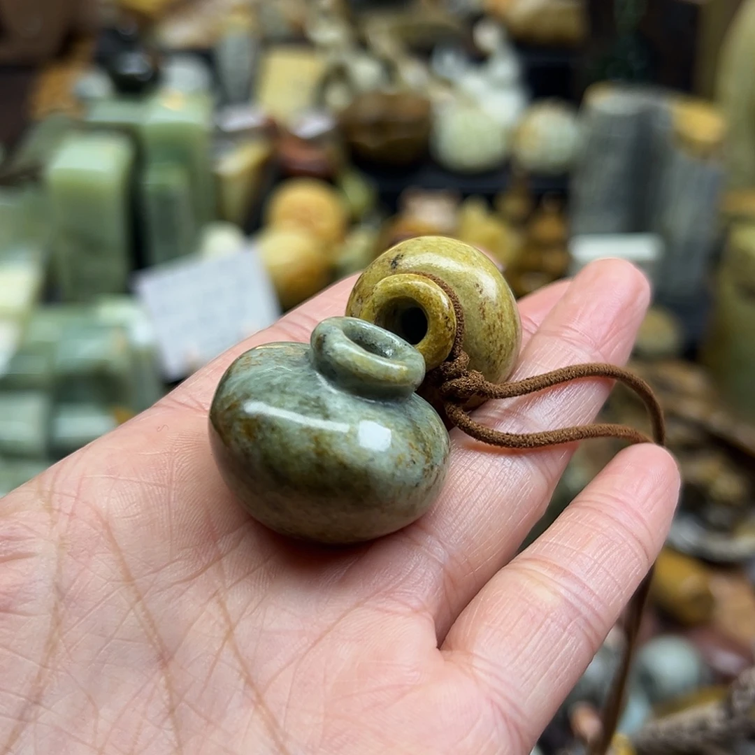 好***云岫玉未镶嵌颈饰罐罐