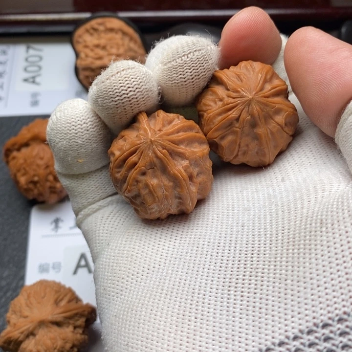 豌***豆把件文玩核桃玉玺