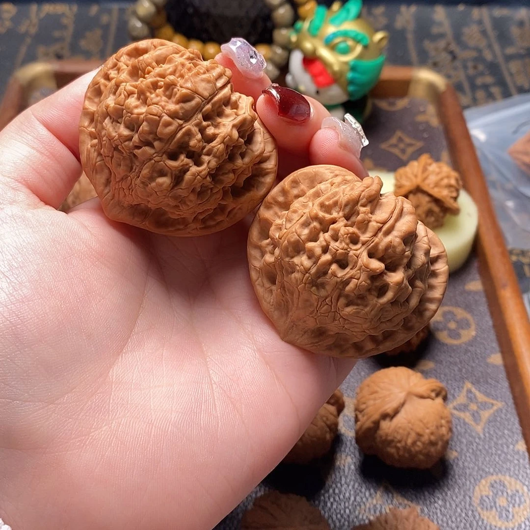 桃核把件房***生50麒麟官帽