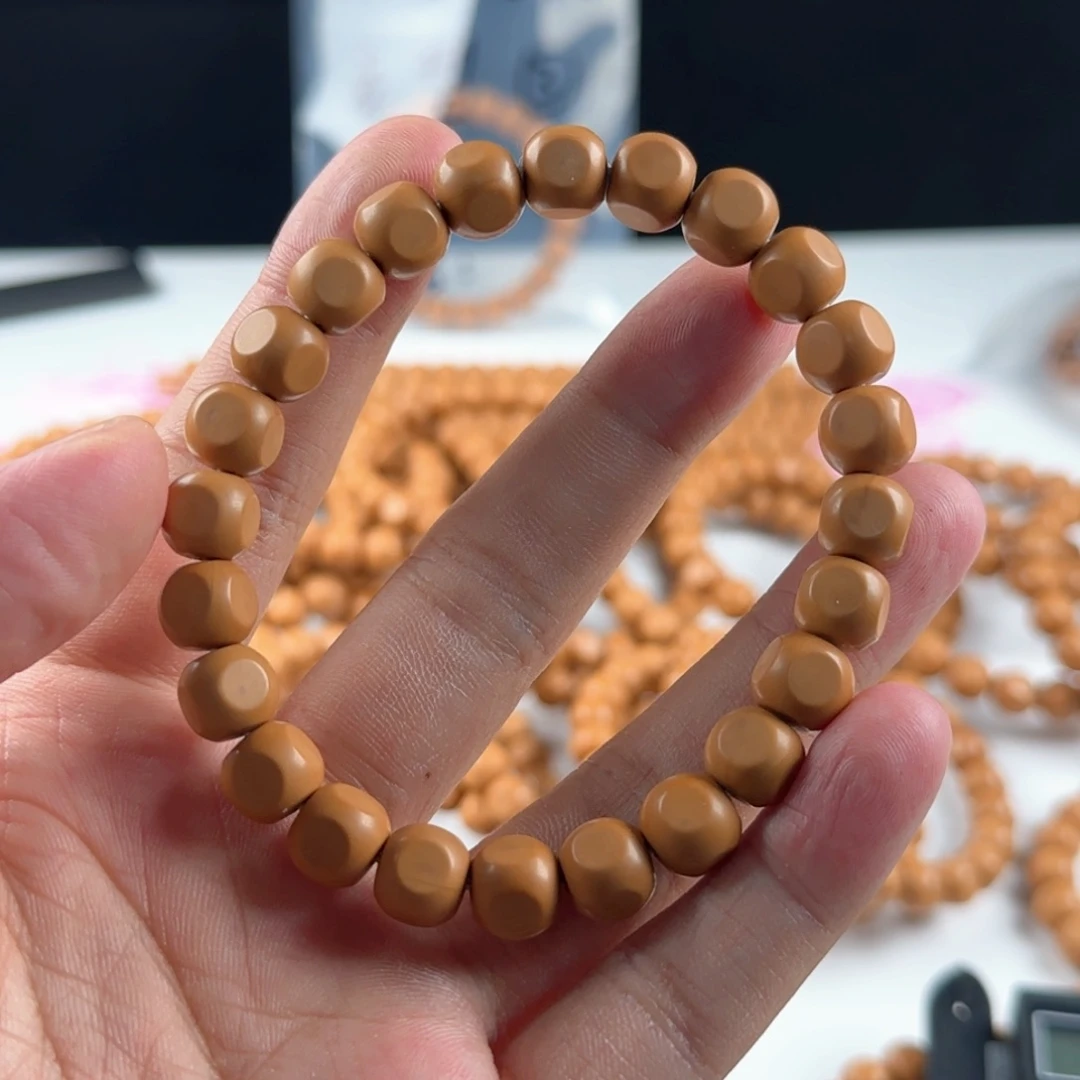 猴头核桃手串泛油六方 9.1