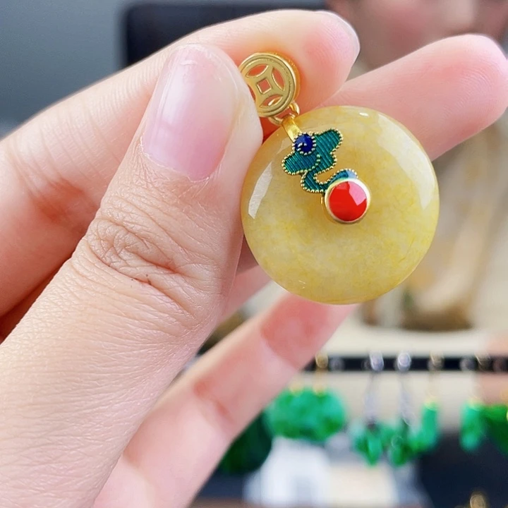 翡翠颈饰未镶嵌饰品