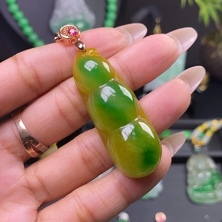 翡翠未镶嵌吊坠(赠链)