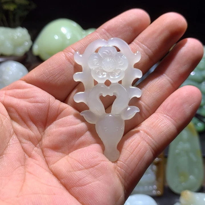 和田玉未镶嵌挂件