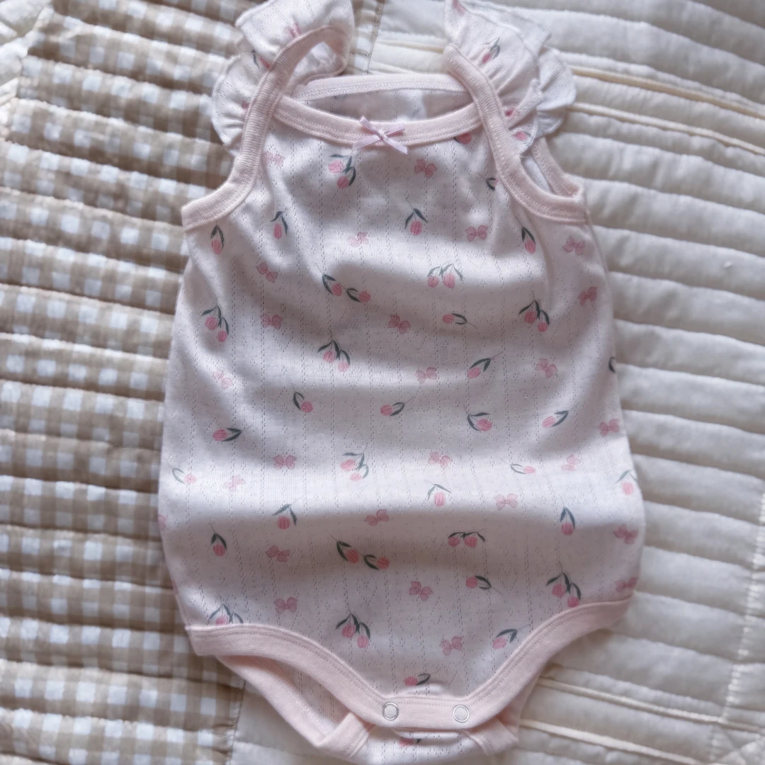 女宝吊带包屁衣粉色郁金香