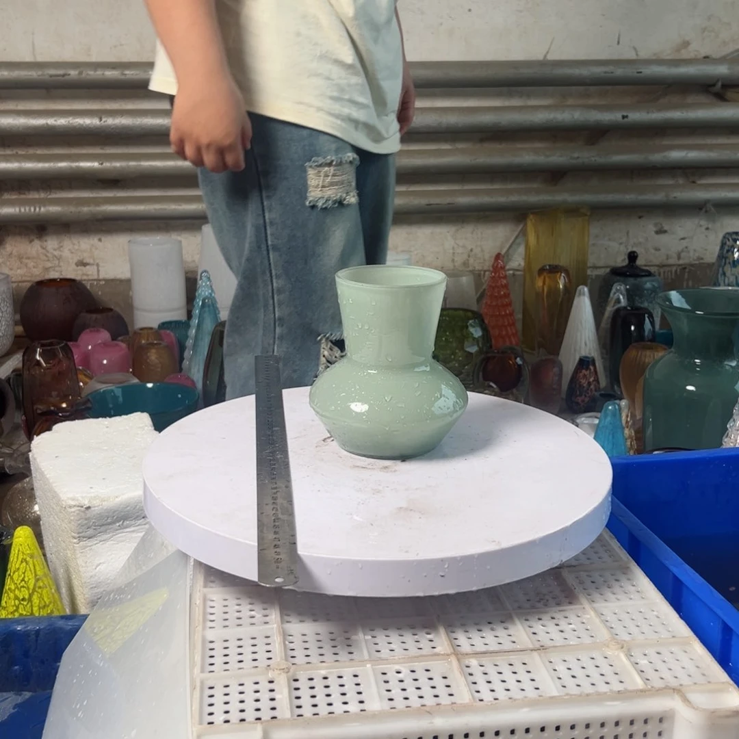 灰绿琉璃花器摆件高度15微瑕