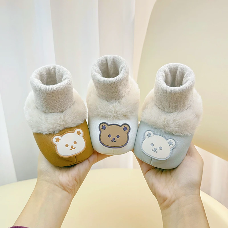 2025新款秋冬新生婴儿鞋袜加绒0-1岁男女宝宝不掉跟保暖袜步前鞋