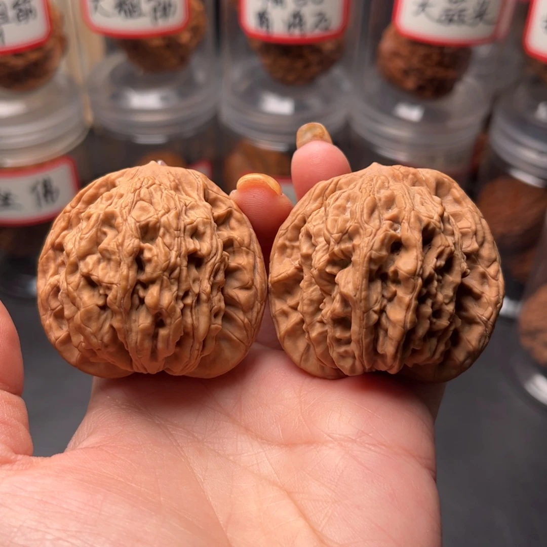文玩核桃把件老树虎头 48