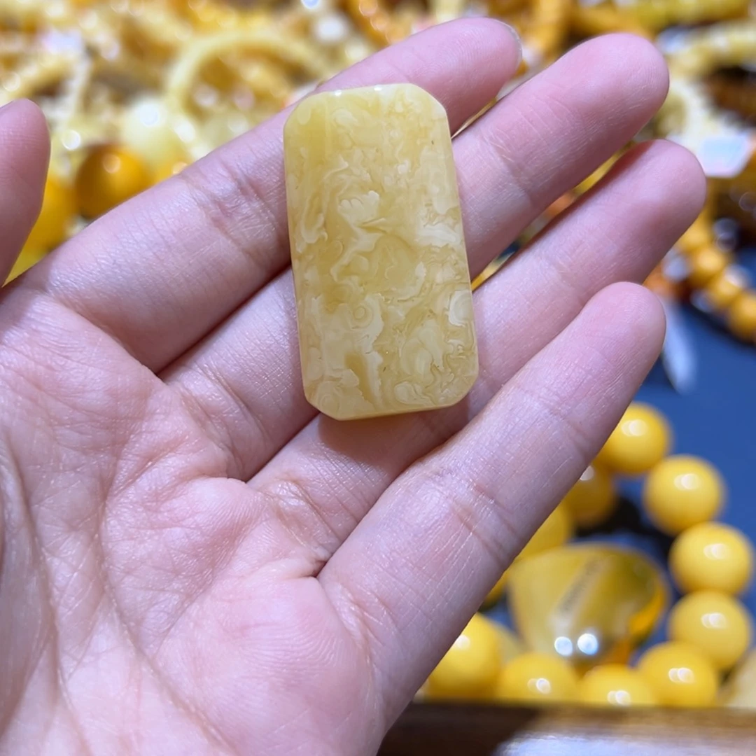 未镶嵌琥珀珠宝奇石