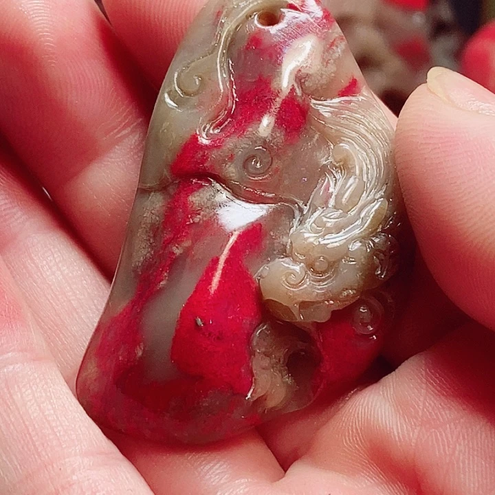 昌化石西***娃鸡血石挂件