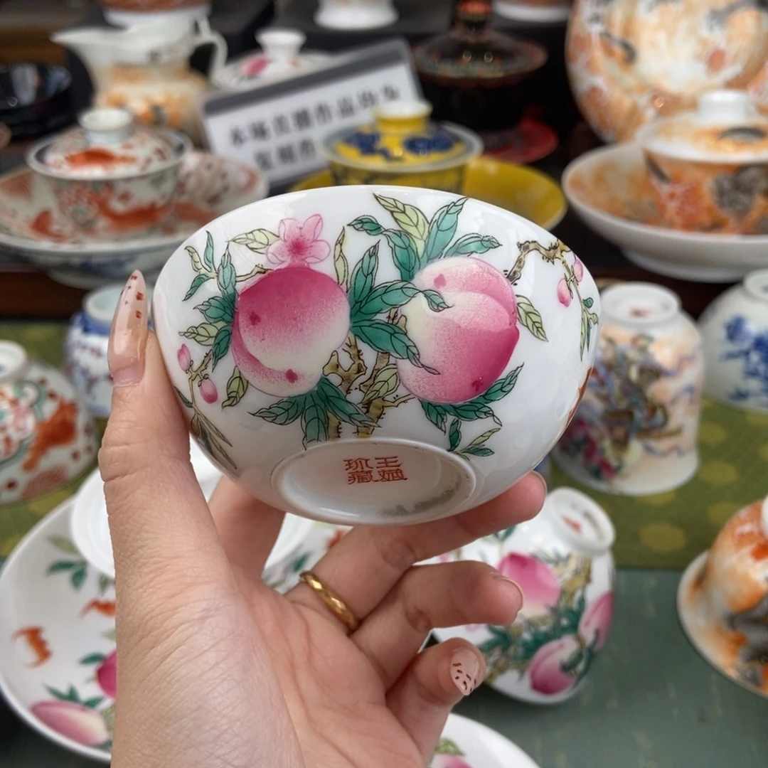 陶瓷的设计师是一个