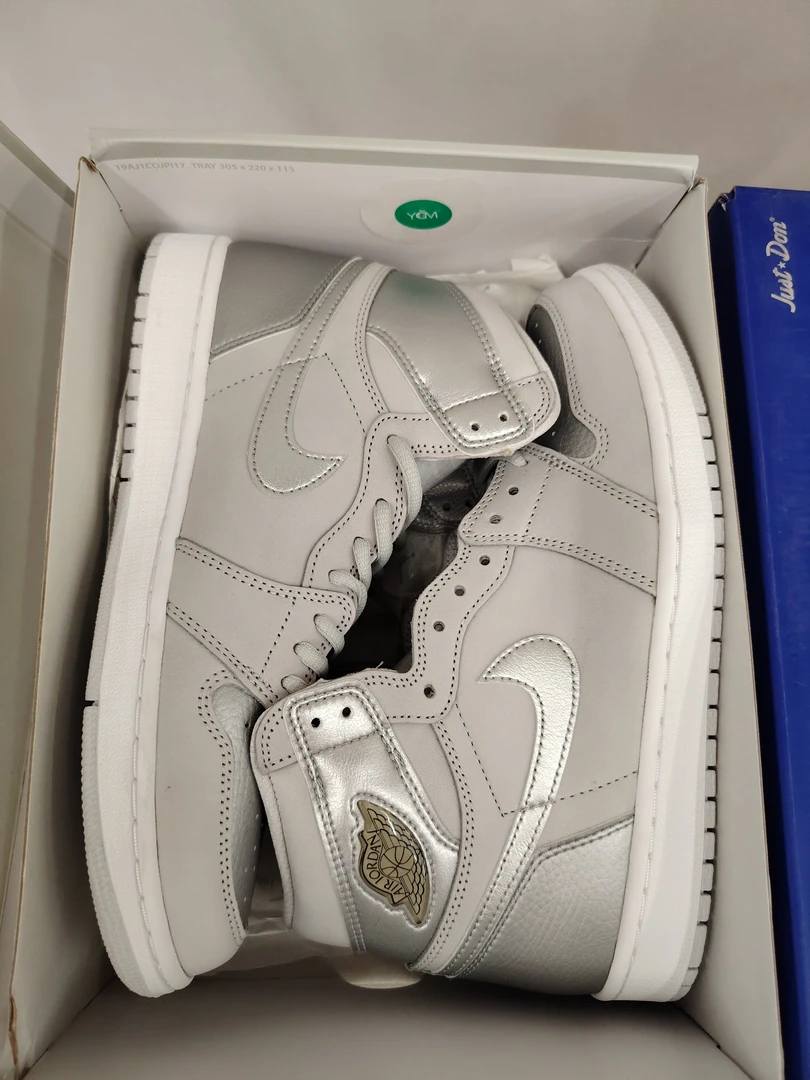 nike 经典配色鞋型 73号   43码