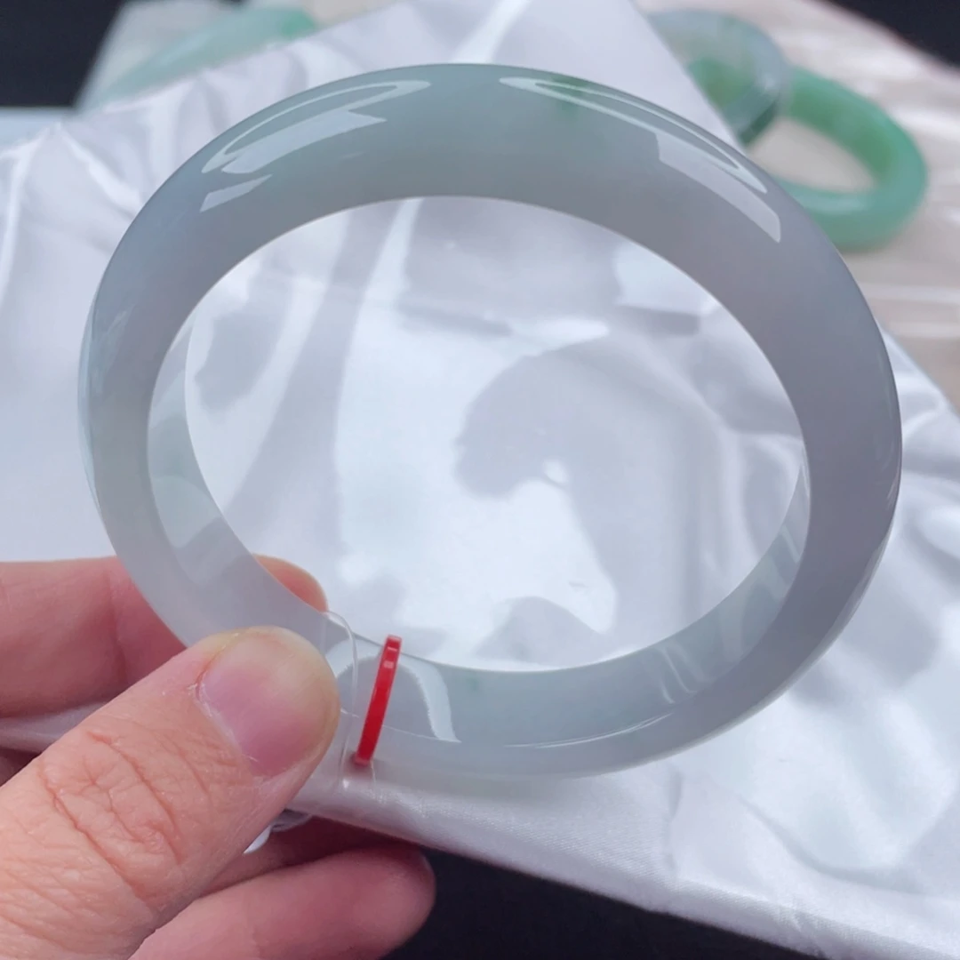 翡翠手镯未镶嵌61圈口