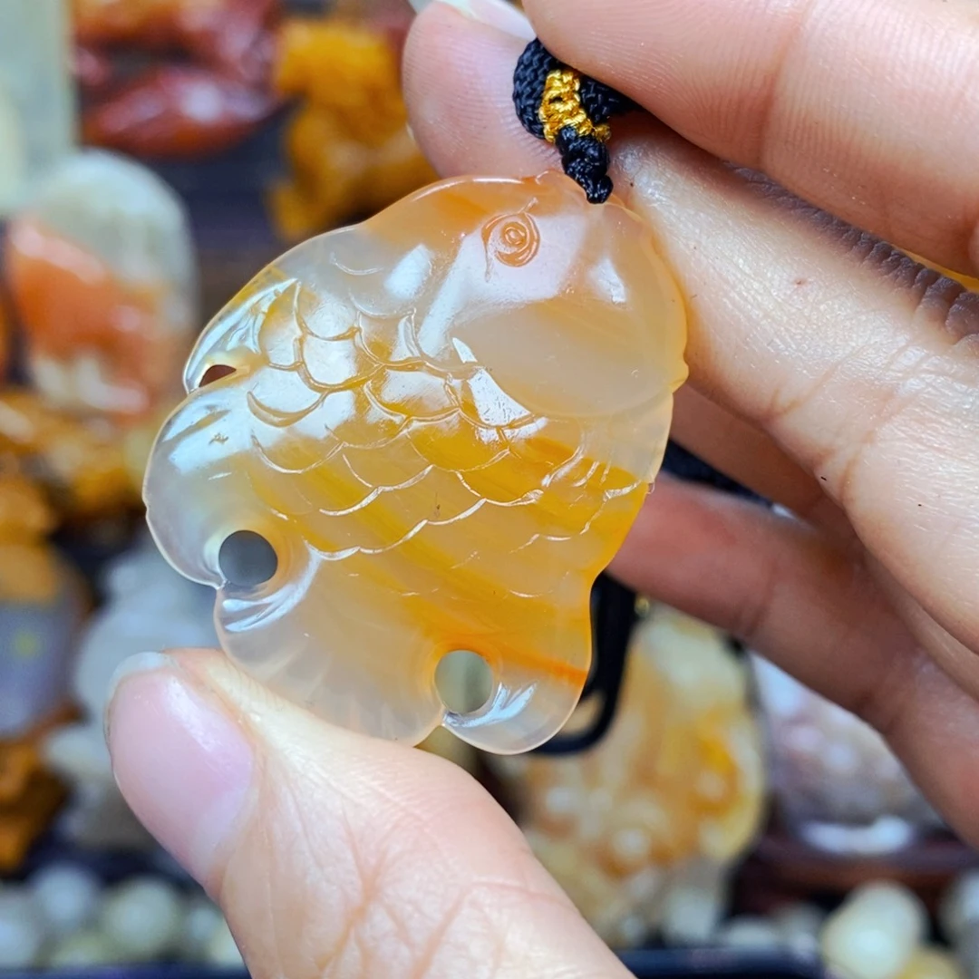 石英质玉（黄龙玉）未镶嵌颈饰