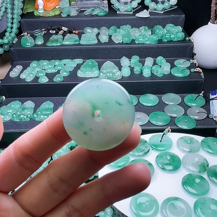 石英质玉未镶嵌颈饰