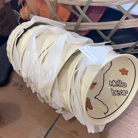 微瑕，不能明火，口径11.5高度5，8个奶油熊碗