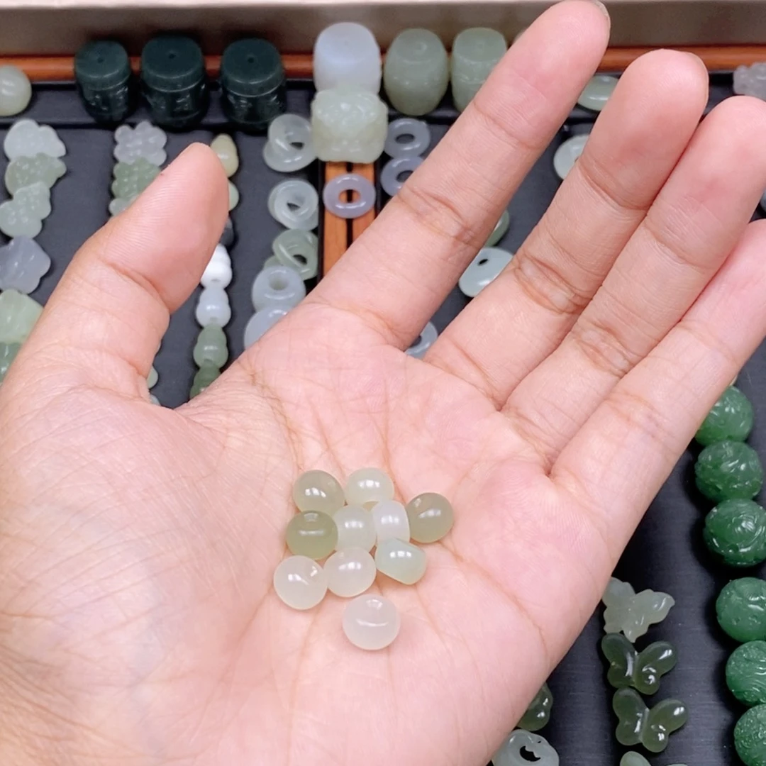 单***歌和田玉未镶嵌颈饰