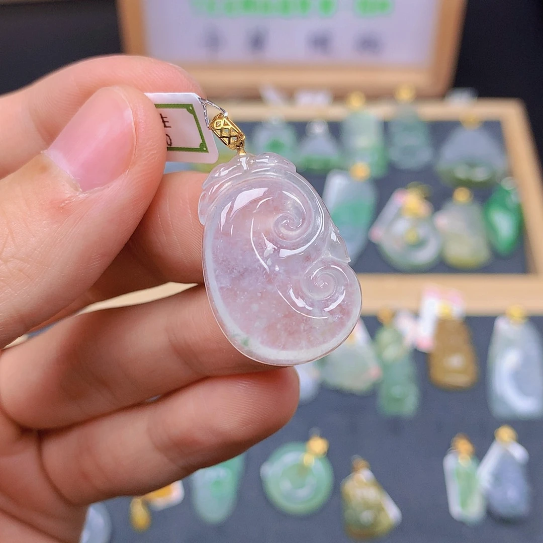 翡翠18K金镶嵌颈饰翡翠
