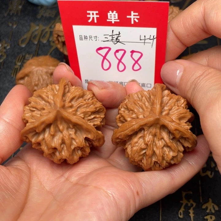 吊坠桃核文玩了吗
