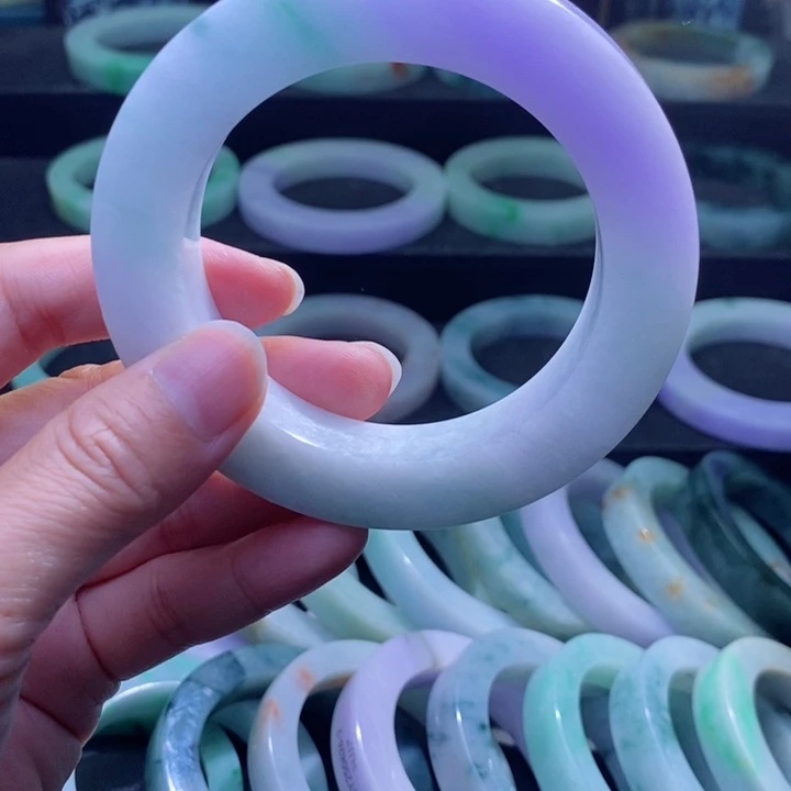 定制翡翠手镯未镶嵌卡*?