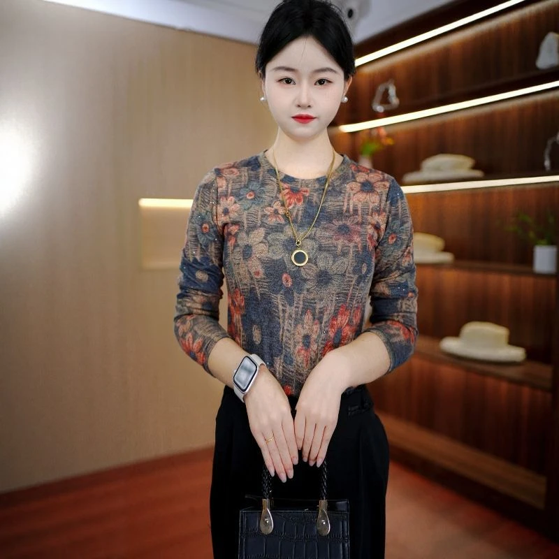 时尚德绒印花T恤上衣小衫新款洋气妈妈显瘦长袖打底