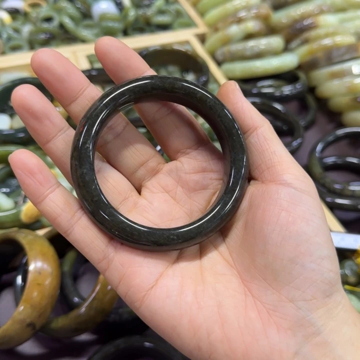 *****岫岩河磨玉（透闪石质玉）未镶嵌颈饰55.9