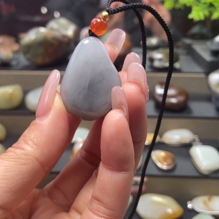 和田玉未镶嵌把件