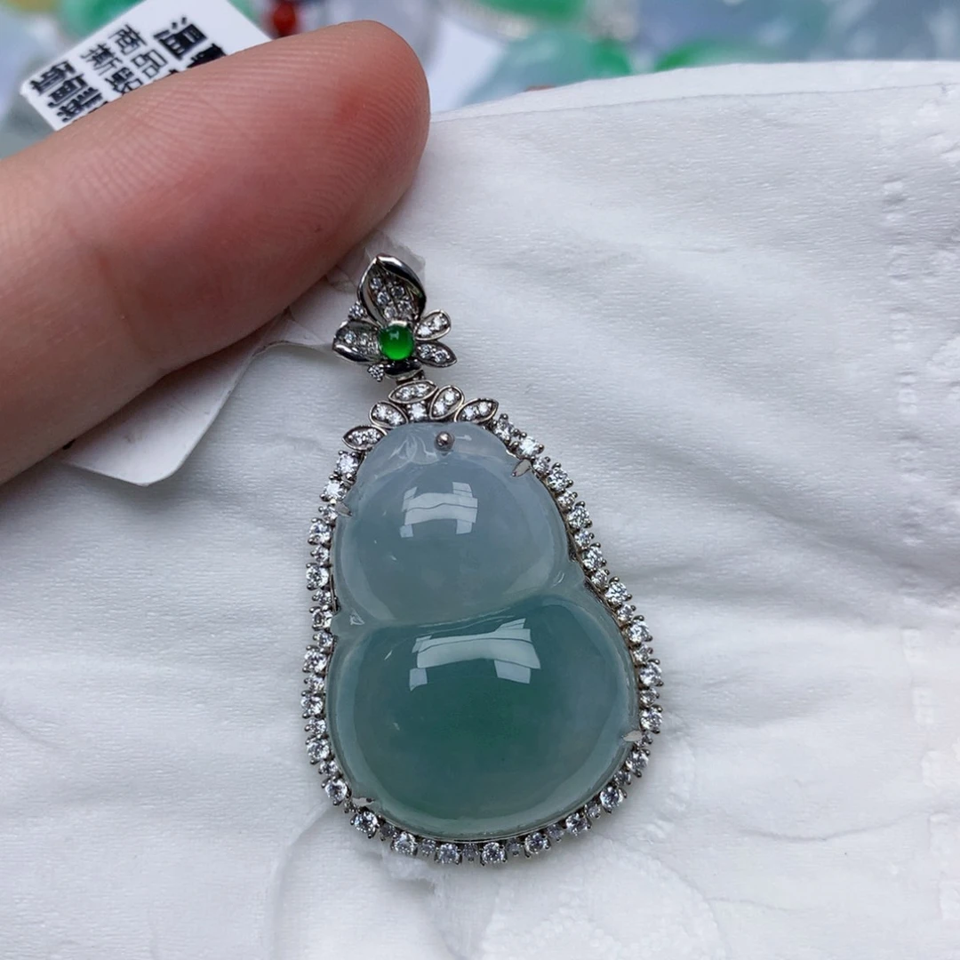 颈饰18K金镶嵌翡翠