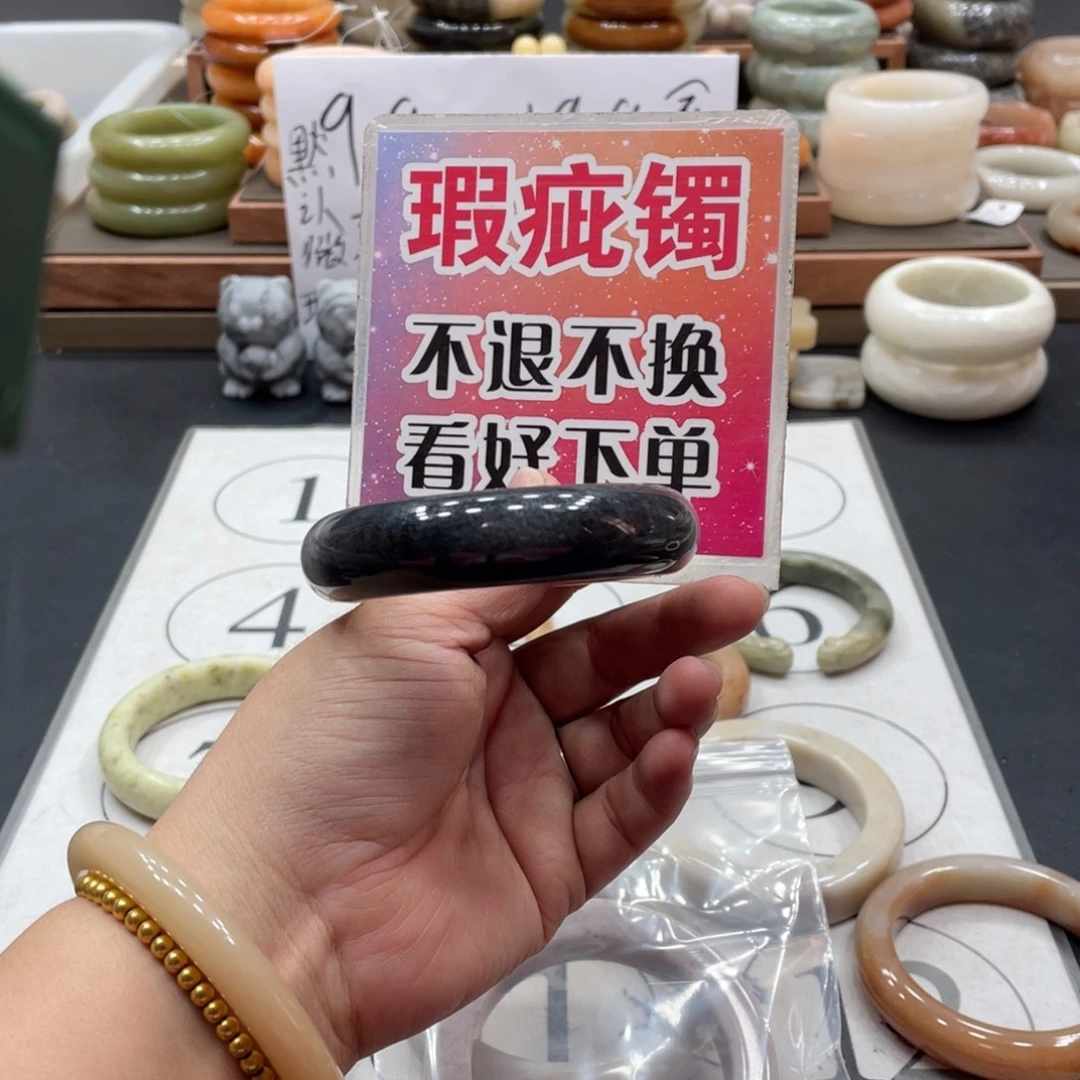 小***)未镶嵌手镯石英质玉
