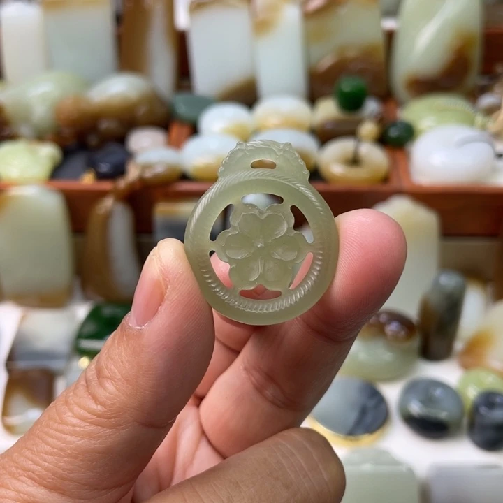 鸿***5和田玉未镶嵌颈饰