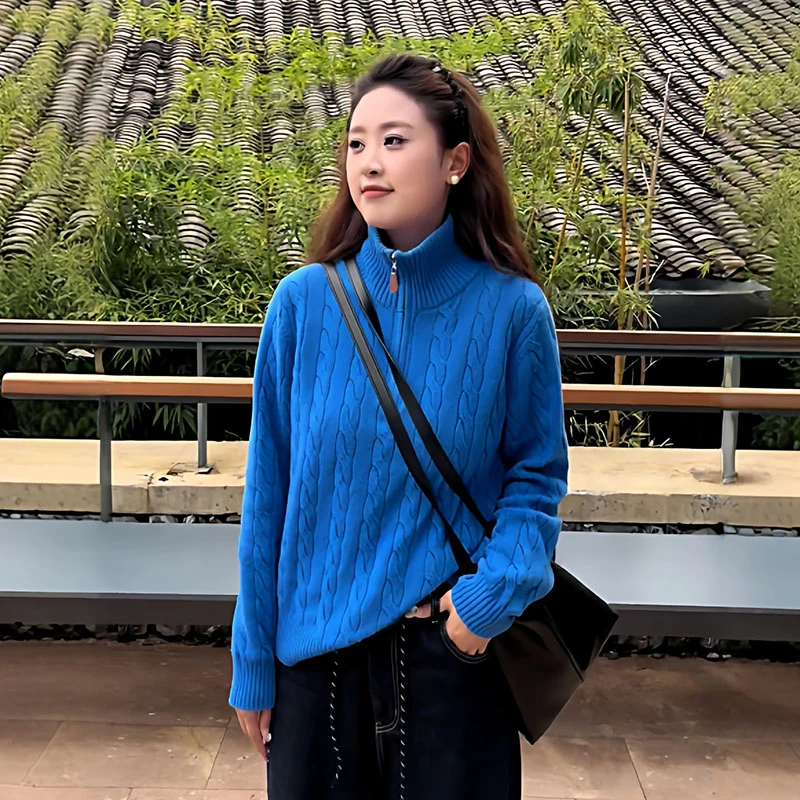 大码克莱因蓝高级感立领麻花毛衣针织衫女秋冬胖mm巨显瘦内搭上衣