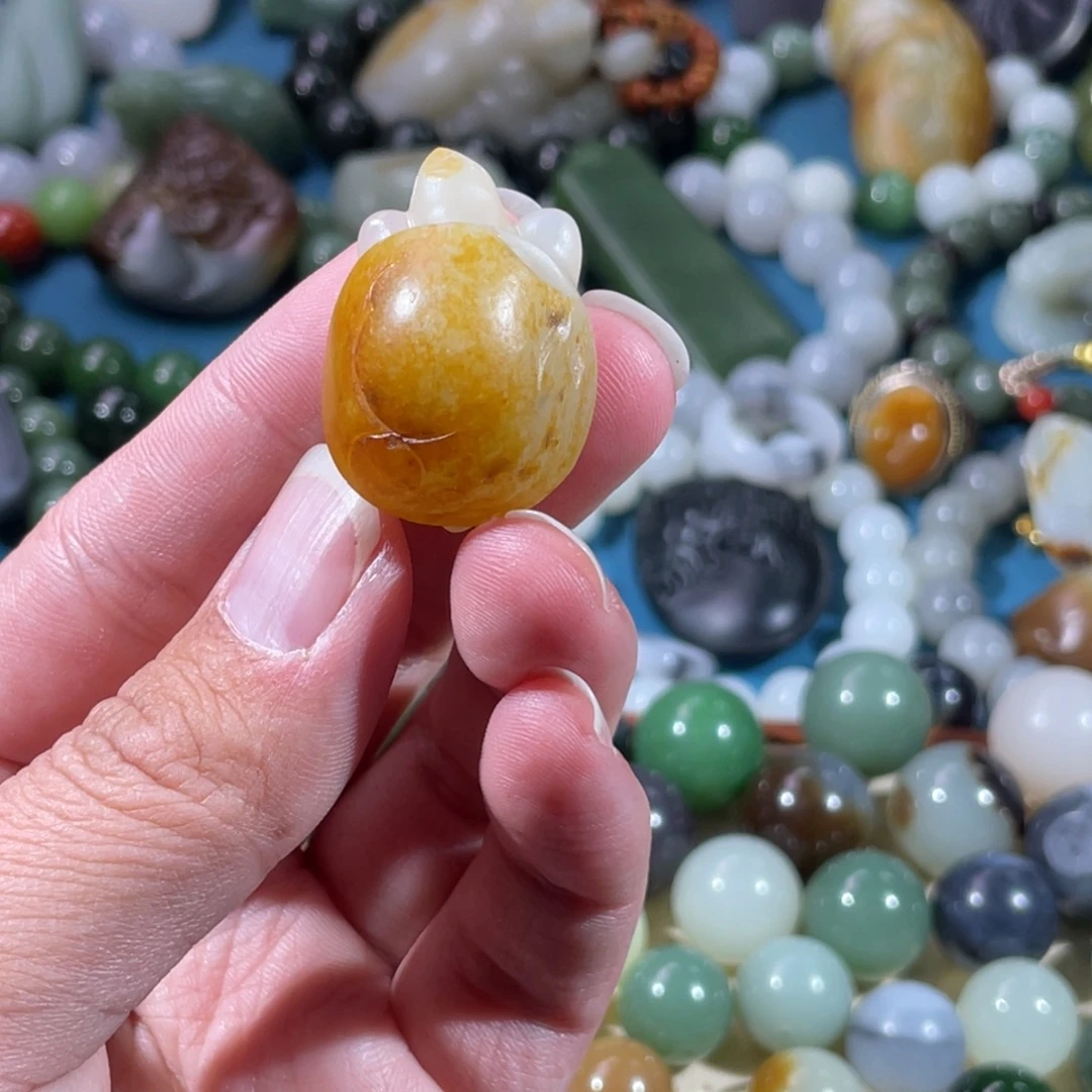 一***火和田玉未镶嵌挂件