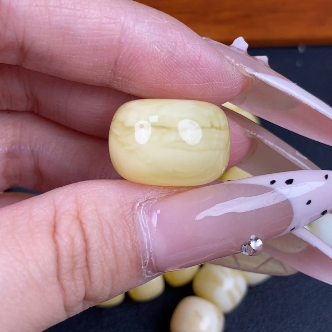 琥珀未镶嵌珠宝奇石151