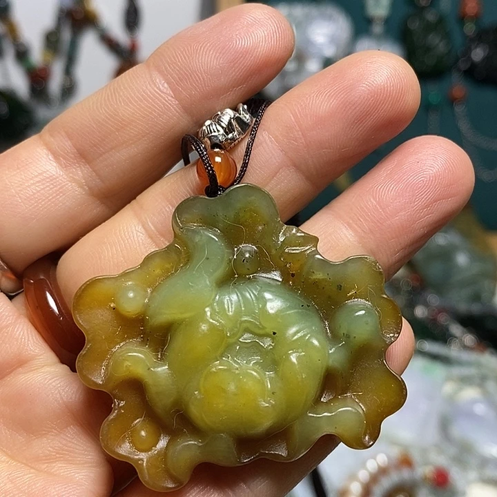 翡翠未镶嵌吊坠(赠链)