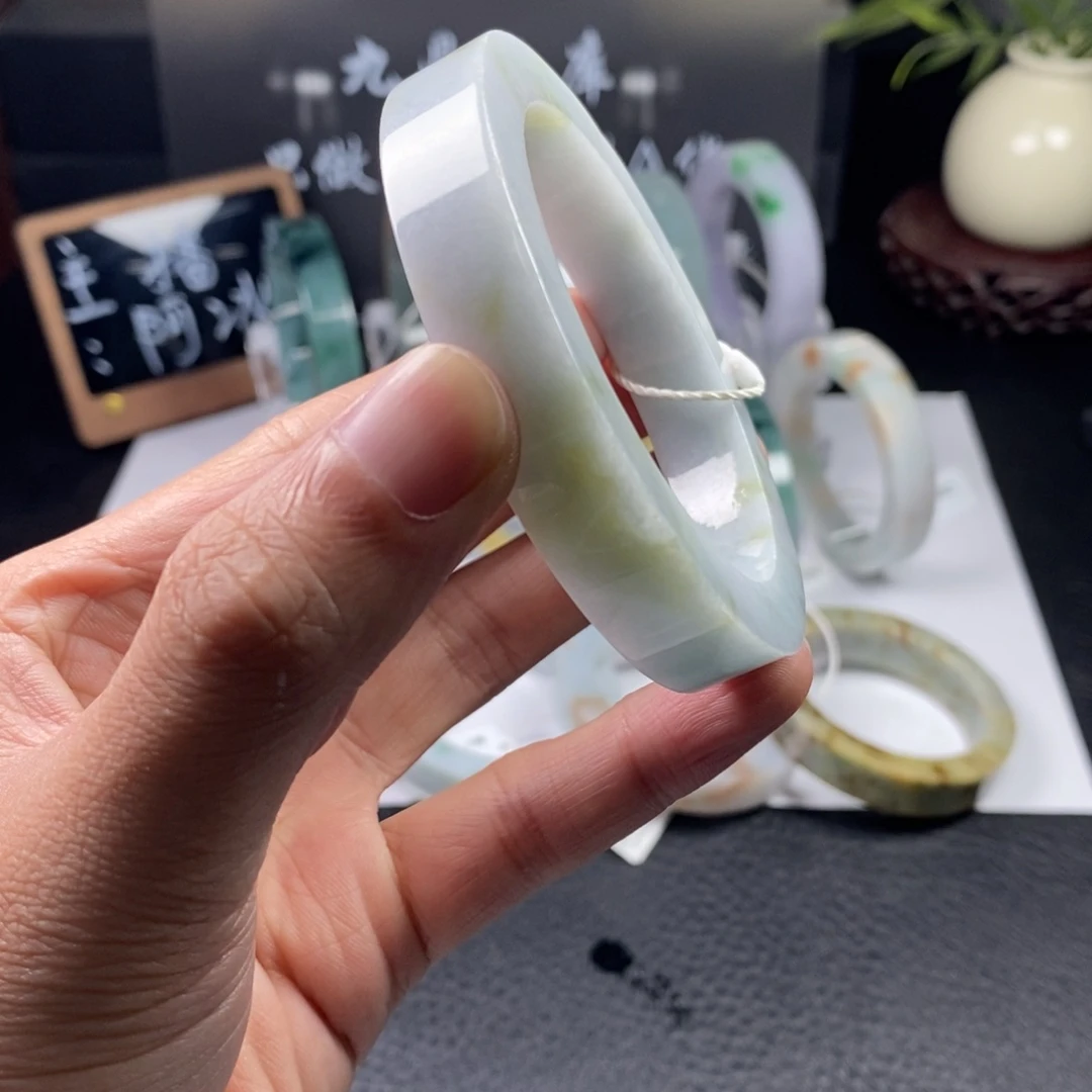 未镶嵌手镯定制翡翠