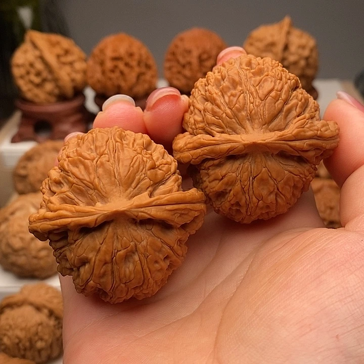 文玩核桃吊坠人***命水龙