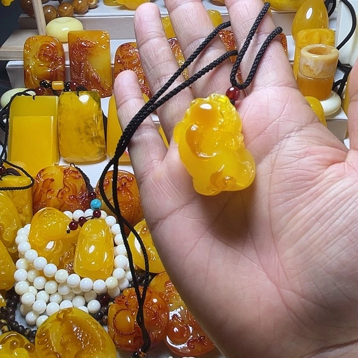 L***森俏色貔貅挂件 服饰配饰