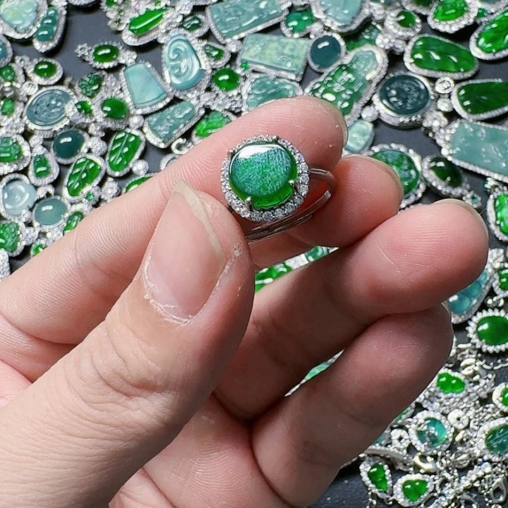 翡翠颈饰未镶嵌天然A货翡翠放漏